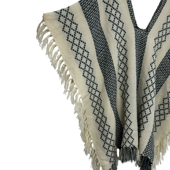 Free people Woven Pattern Boho Fringe Poncho Women's OSFA - Picture 4 of 6